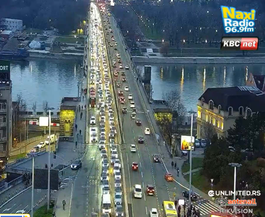 Belgrade gridlocked by holiday traffic; Bridges at a standstill PHOTO