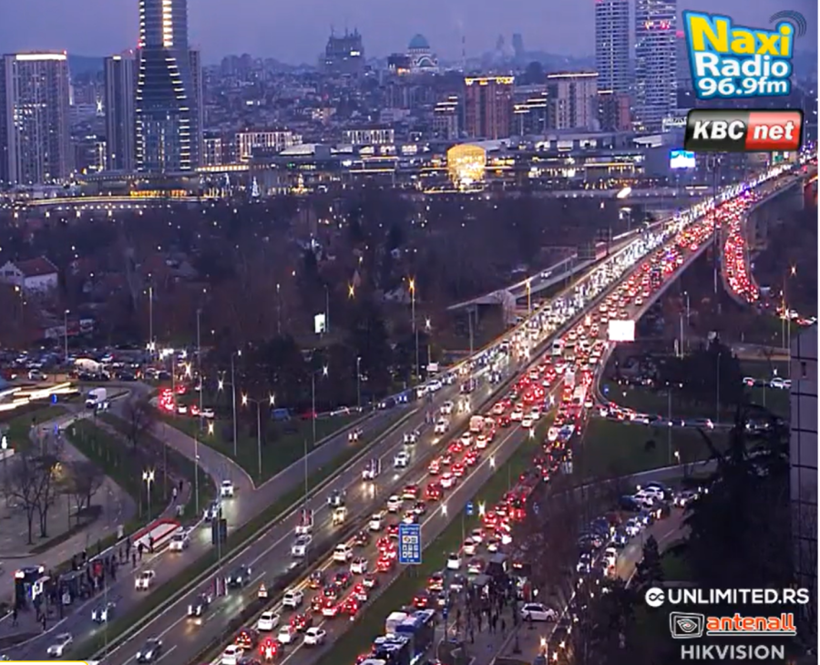 Belgrade gridlocked by holiday traffic; Bridges at a standstill PHOTO