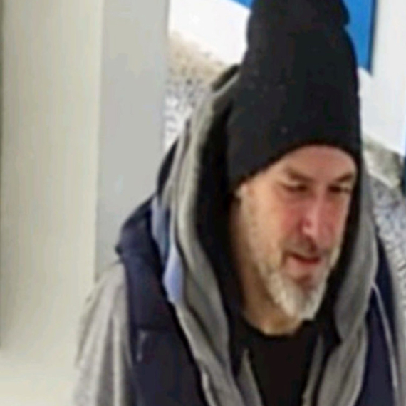 Prepoznajete li ovu osobu? Policija uputila apel: Traži se muškarac koji je nožem napao baku u Beogradu
