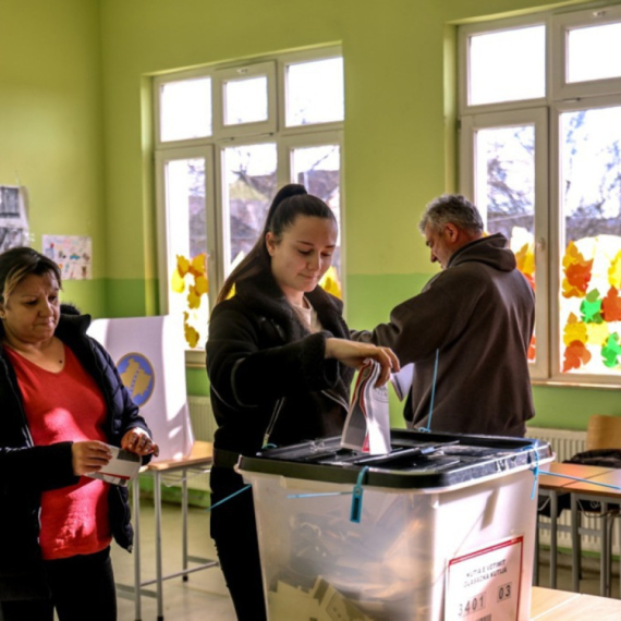 "U toku otimačina srpskih glasova"