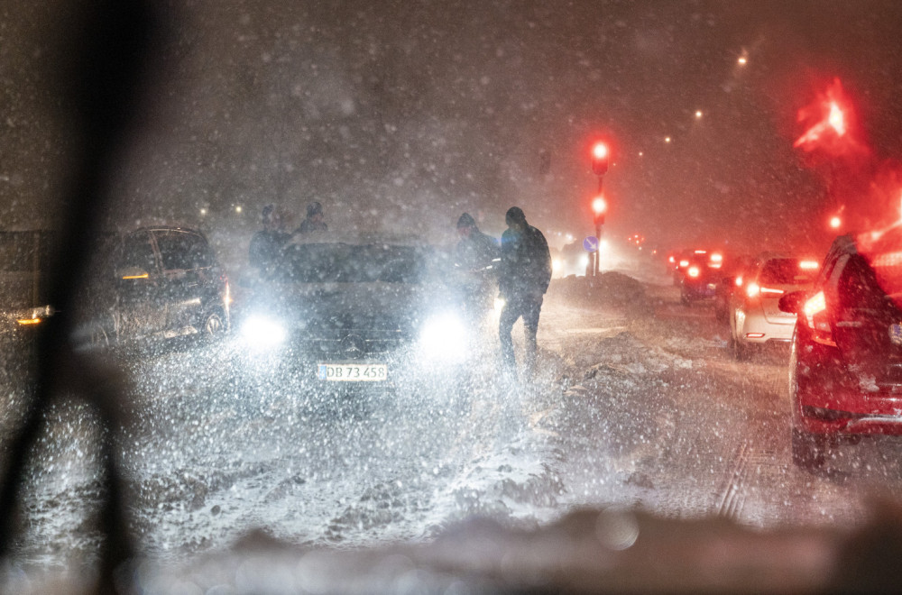 Oluja divlja: Sneg pada bez prestanka; Ovaj grad je paralisan FOTO/VIDEO