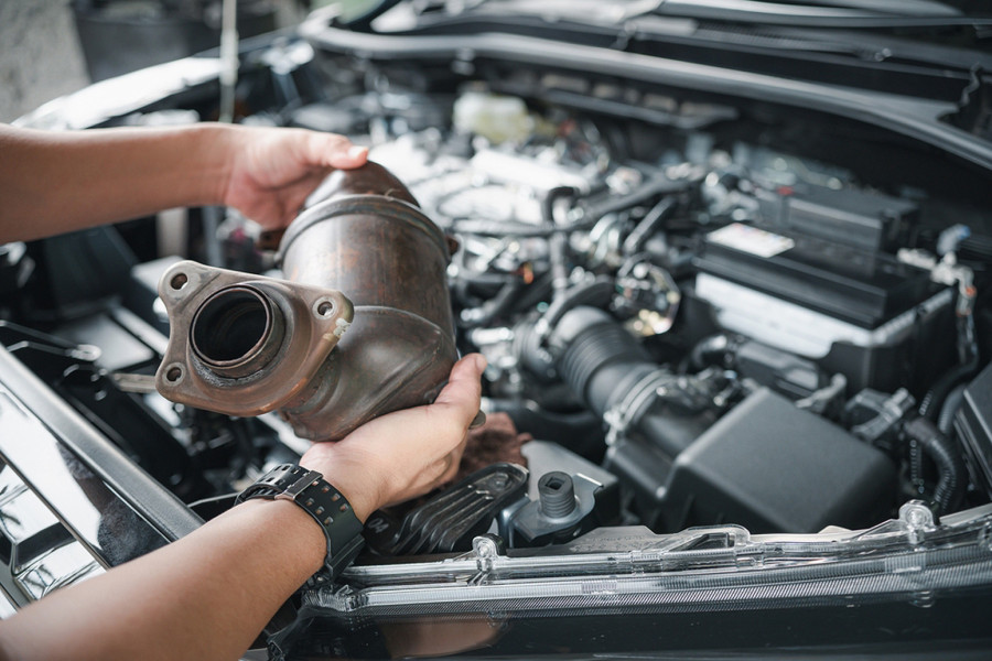 Kada su automobili počeli da koriste katalizatore i kako su oni promenili auto-industriju