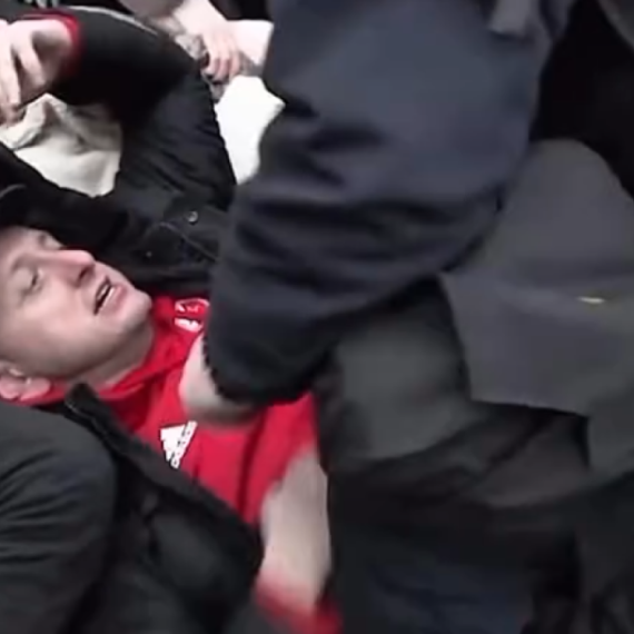 Botunjani krenuli ka aerodromu; Čekaju Spajića; Dat rok policiji