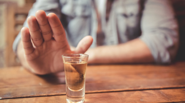 Muškarac prestao da pije alkohol na 30 dana: Evo šta se dogodilo njegom telu VIDEO