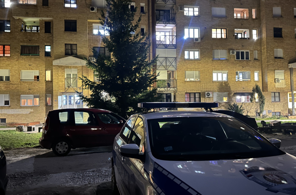 Drama u Čačku: Muškarac izboden u zgradi; Krvi ima svuda FOTO