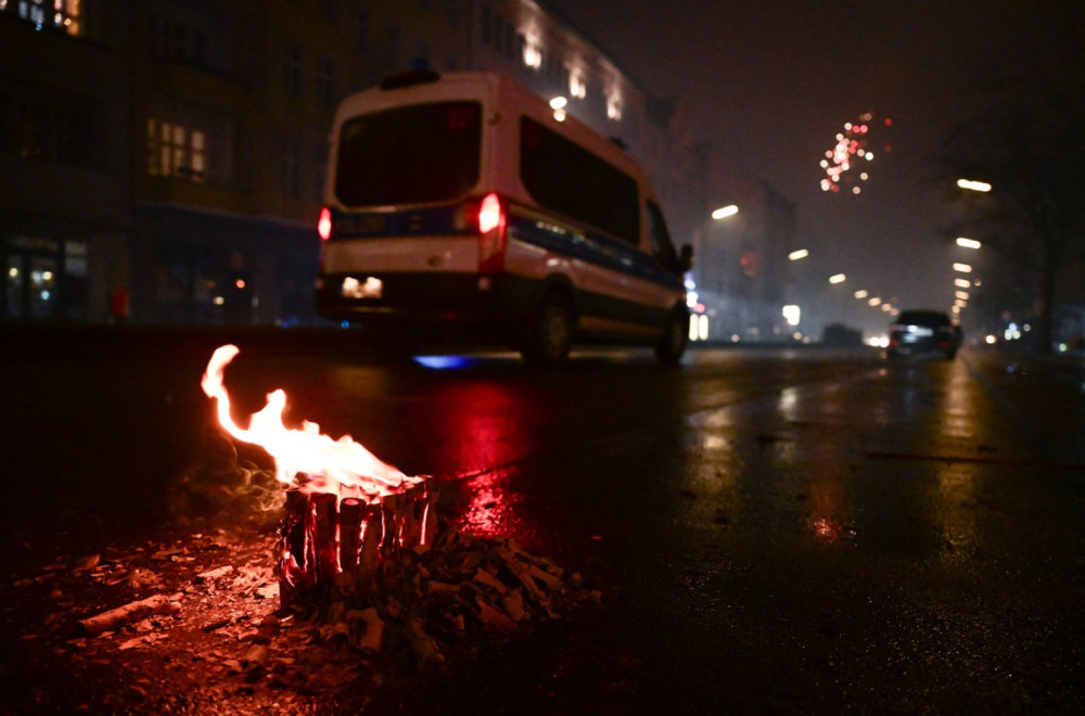 Napad na policiju u novogodišnjoj noći: Uhapšeno više od 300 osoba FOTO/VIDEO