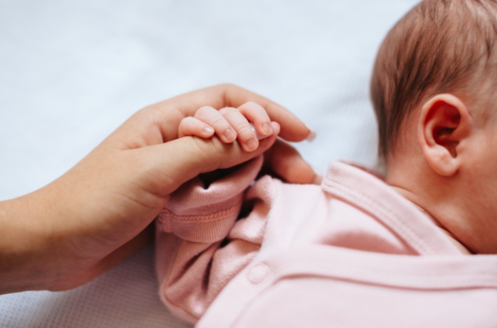 Stigle prve bebe u leskovačko porodilište: Prvih 100 beba dobija 80.000 dinara od Grada