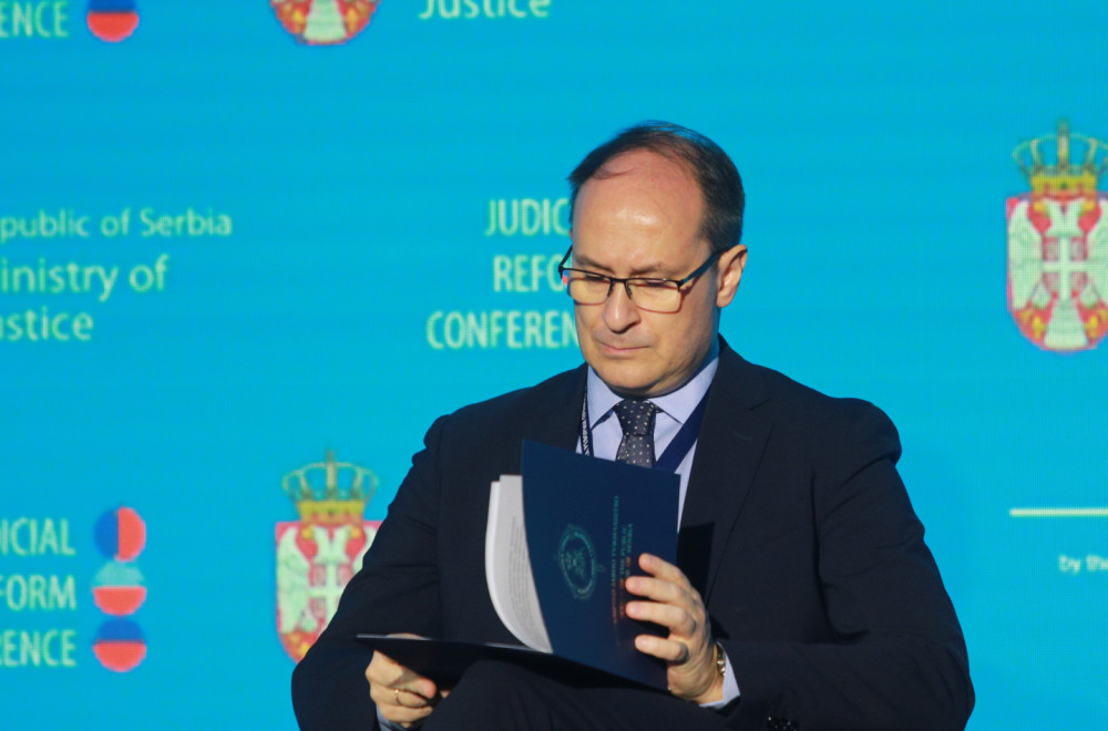 Mrdić: Stamenković preko blokaderskih medija drži lekcije o pravosuđu