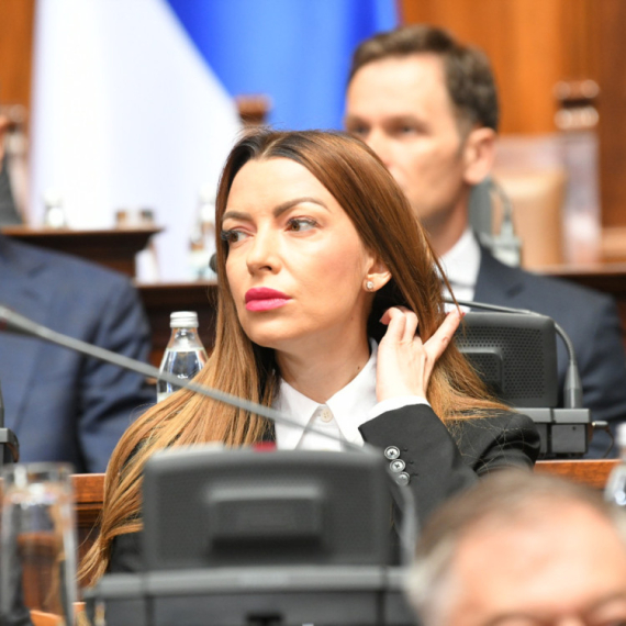 Mesarović: "Svakom normalnom je jasno šta se dešava u Crnoj Gori"; "Koriste priliku da ponize srpski narod"