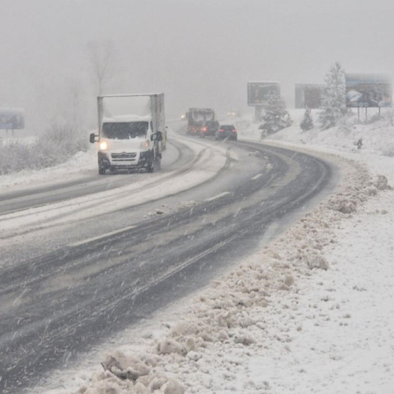 Jaka mećava pogodila sela između Gornjeg Milanovca i Kragujevca: Saobraćaj se odvija otežano