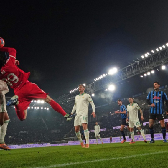 Svilar "nezaštićen" – derbi u Bergamu rešen spornim golom VIDEO