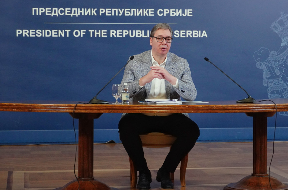 Vučić: Penzije će značajno rasti i ove godine; Ako rešimo problem sa NIS, rešićemo sve