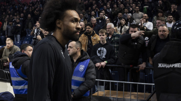 "Nisu uspeli da prodaju i sklone Parkera – da li ovo namerno radi, videćemo"