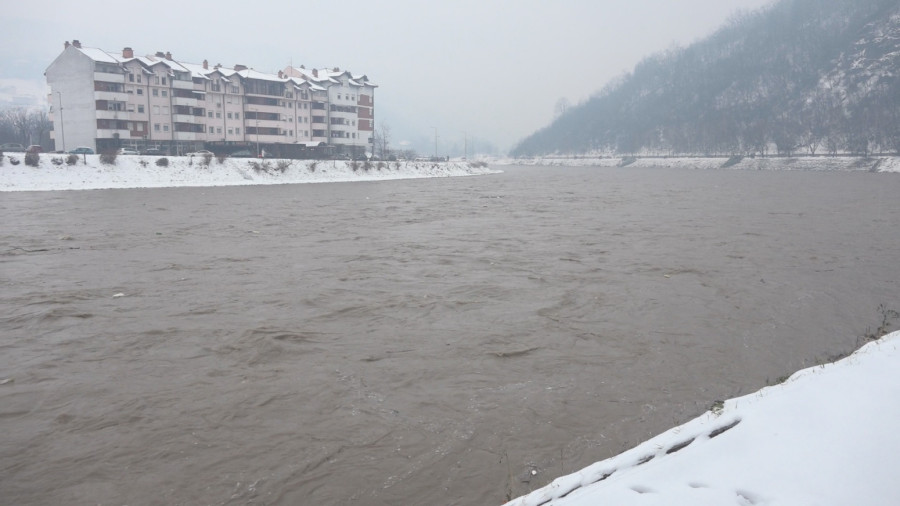 Naglo porasla Drina; Proglašena vanredna situacija u dva grada FOTO/VIDEO