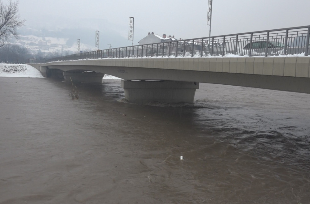 Naglo porasla Drina; Proglašena vanredna situacija u dva grada FOTO/VIDEO