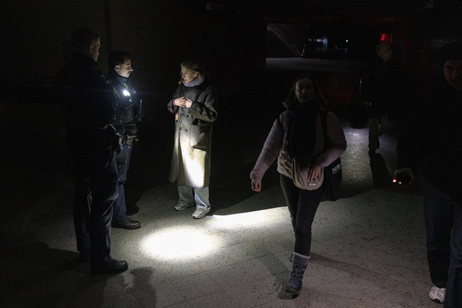 U Berlinu već 4 dana 25.000 građana bez struje; U Beogradu, blokaderi iz toplih domova šire laži FOTO/VIDEO