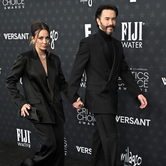 "Dženifer Aniston i Bred Pit sa Temua": Glumica na stubu srama zbog kultnog stajlinga FOTO