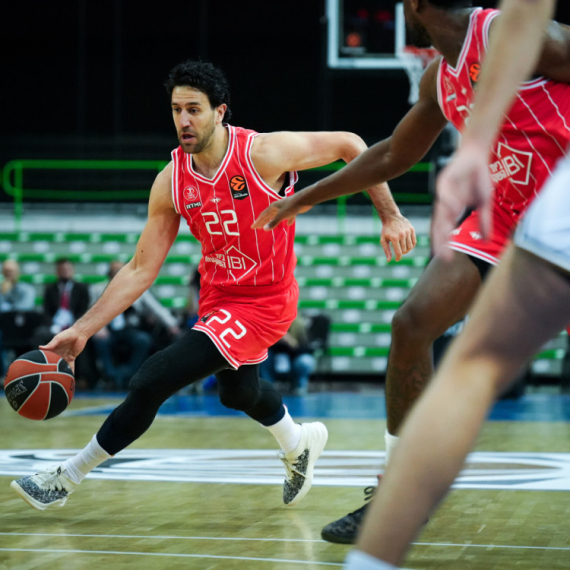 Pariz namučio Hapoel: Micić se ispromašivao – umalo šok u Bugarskoj