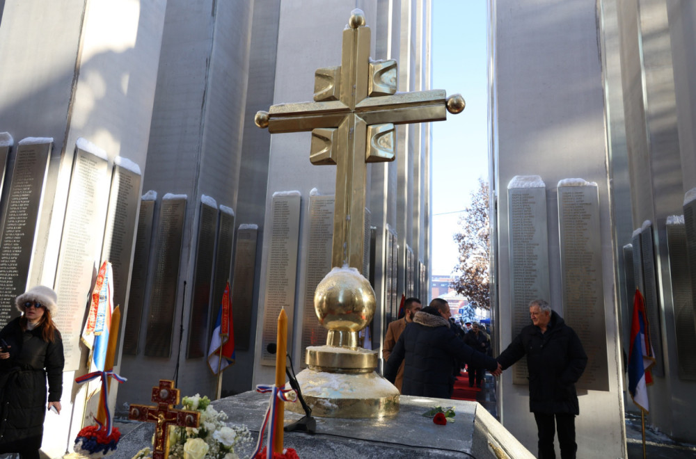 U Banjaluci otkriveno Centralno spomen-obeležje sa 26.000 uklesanih imena poginulih