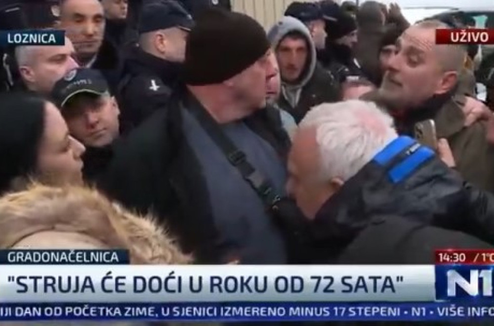 Gradonačelnica Loznice: "Svih 255 kilometara putne mreže je prohodno"; Održala političku lekciju blokaderu