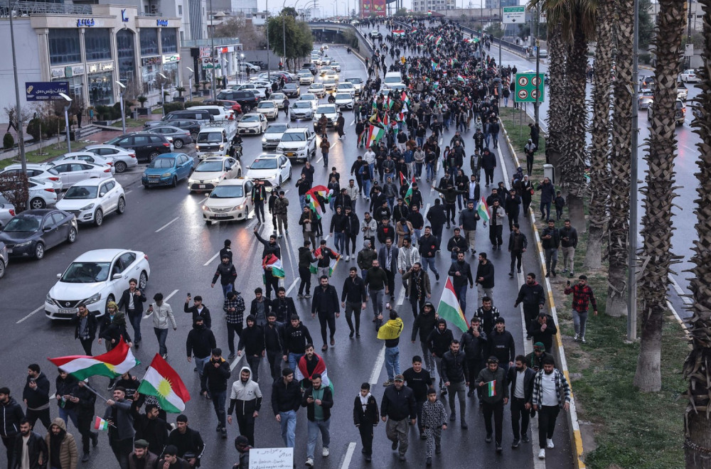 Iranska zastava zamenjena zastavom iranske monarhije