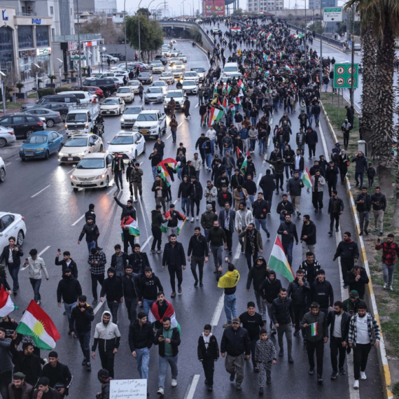 Iranska zastava zamenjena zastavom iranske monarhije