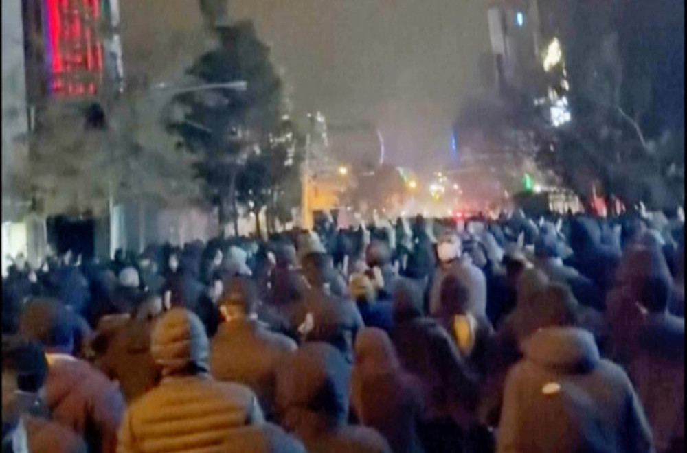 Obojena revolucija; Mladi ubijani hicima u glavu; Skandiraju "smrt Hamneiju" FOTO/VIDEO