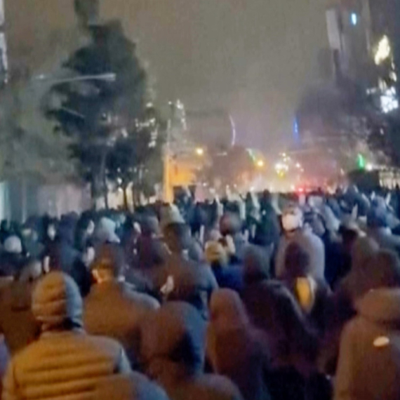 Obojena revolucija; Mladi ubijani hicima u glavu; Skandiraju "smrt Hamneiju" FOTO/VIDEO