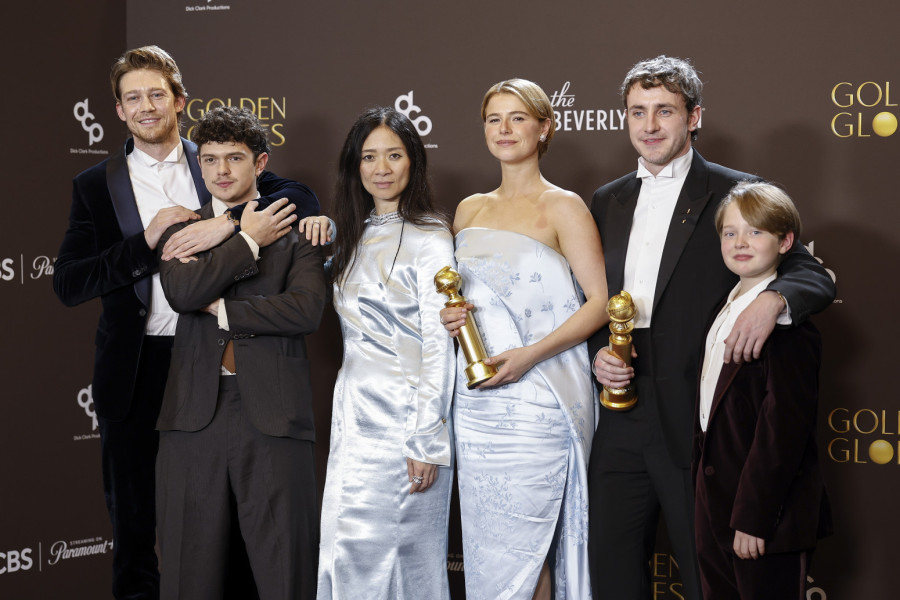 Drama at the Golden Globes: Flames and smoke erupt backstage VIDEO