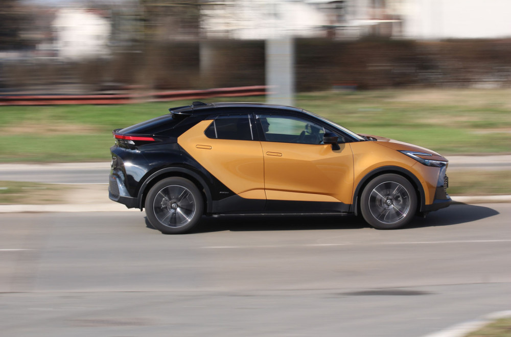 Test: Toyota C-HR hibrid – teško je odoleti
