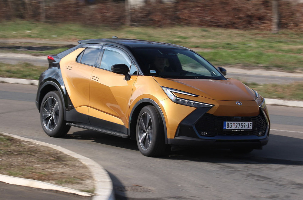 Test: Toyota C-HR hibrid – teško je odoleti