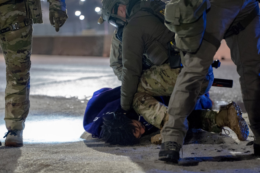 Tramp diže vojsku: Amerika pred haosom
