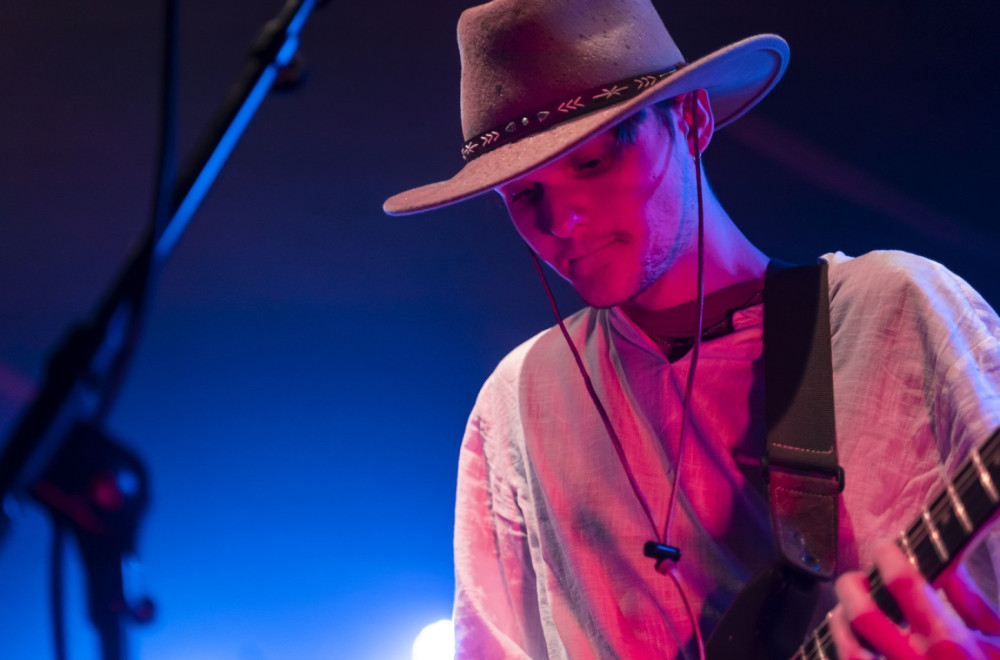 Preminuo osnivač i gitarista poznatog rok benda: Njegov otac uputio snažan apel