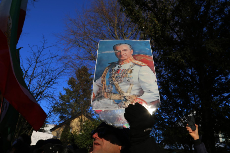 Pahlavi se već sprema da se vrati na tron, ali Nemci podsećaju: Ružno lice šahovog režima
