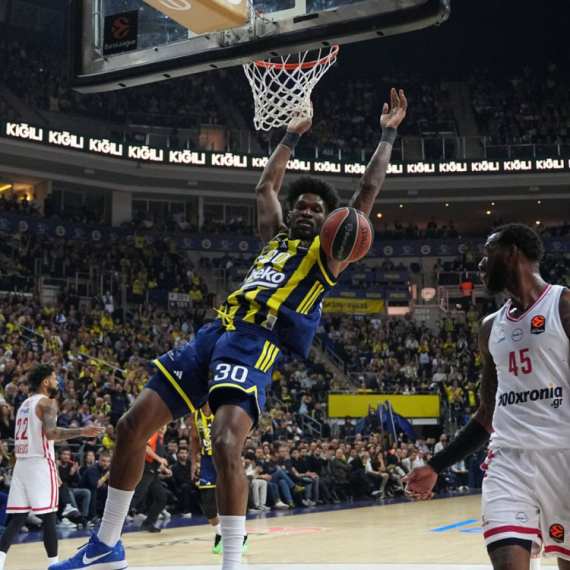Težak udarac za Fenerbahče – samo što je stigao, centar se povredio