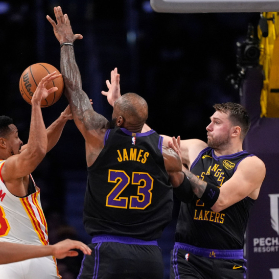 Lebron "promašio" tripl-dabl, Kari šutirao kao "amater" VIDEO