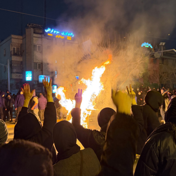 Sprema se novi haos u Iranu: "Položite oružje i siđite sa vlasti" FOTO/VIDEO