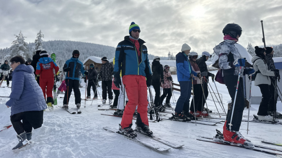 Tornik pun skijaša: Najpoznatija srpska planina i dalje vrvi od turista FOTO