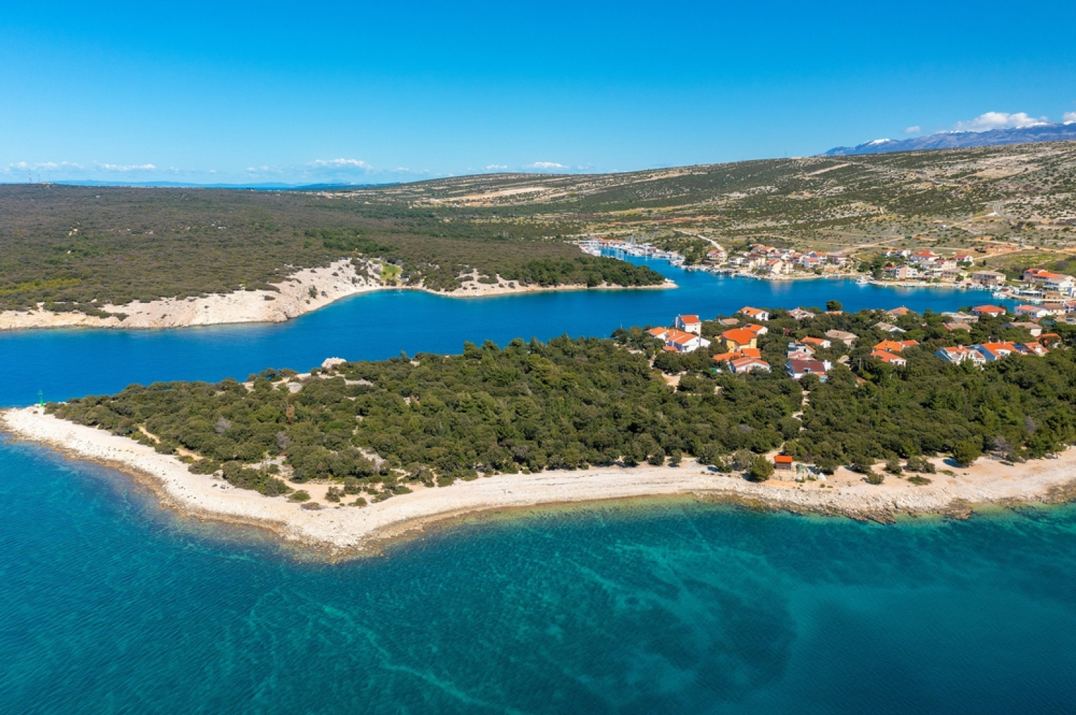 Britanci oduševljeni hrvatskim ostrvom: Više podseća na Mars ili Mesec nego na Mediteran FOTO/VIDEO