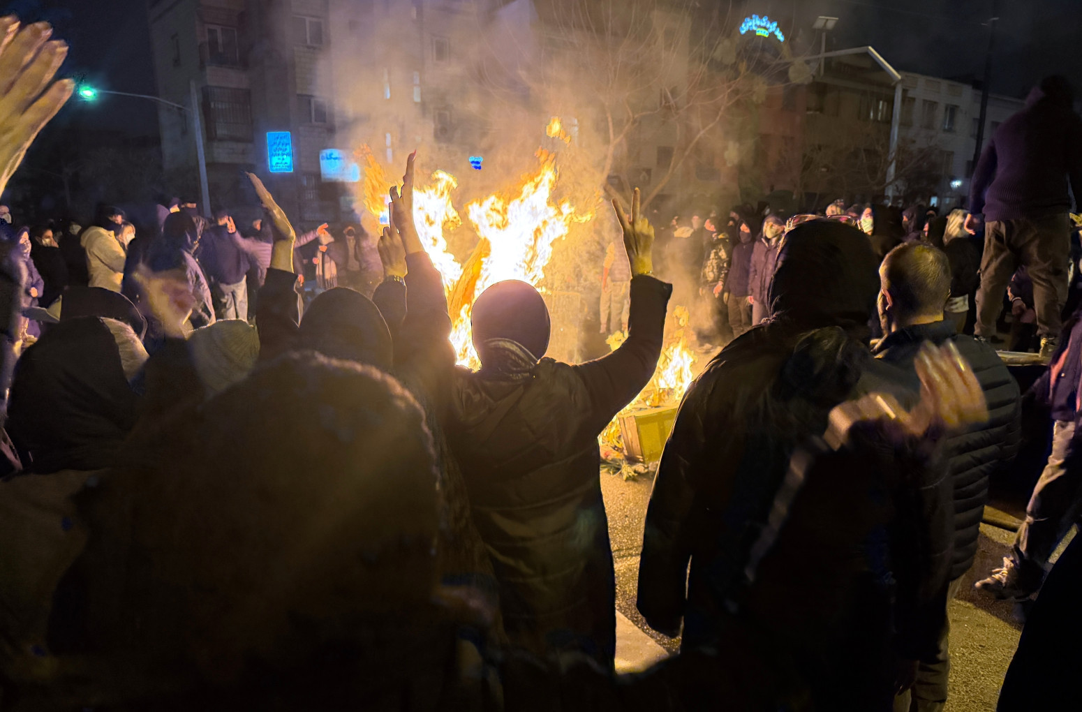 Ulice pune vojnika: Ne izlazite, pucaćemo FOTO/VIDEO