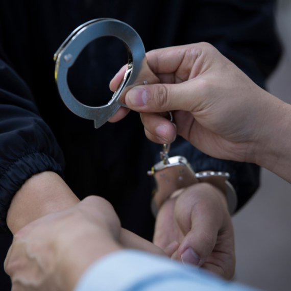 Policija razbila lanac prostitucije u Beogradu; Uhapšeno pet osoba