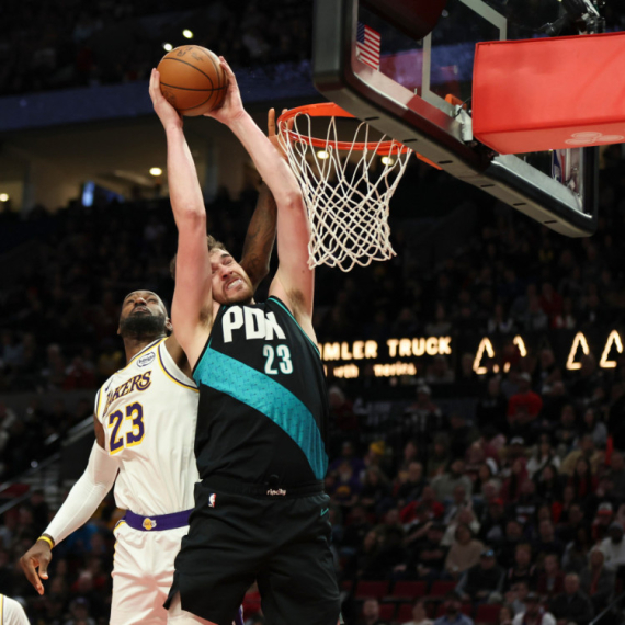 Dončić pauzirao – Lejkersi se raspali protiv Portlanda VIDEO