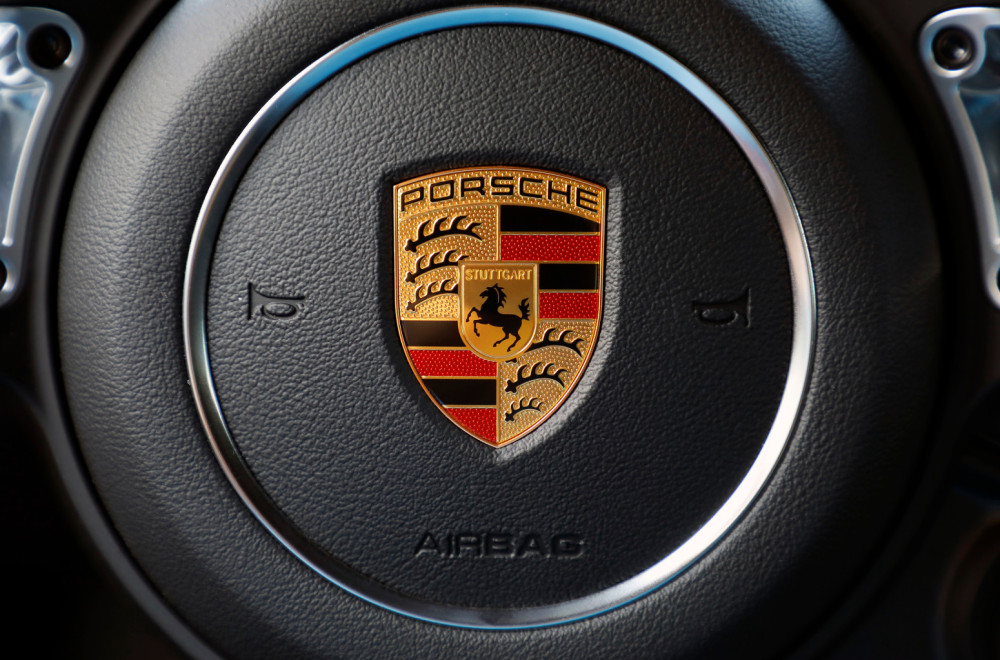 Zašto i Porsche i Ferrari koriste crnog konja na svom amblemu – a niko nikoga nije kopirao