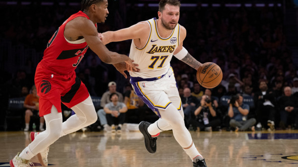 Dončić i Lebron nadigrali Rajakovićev Toronto VIDEO