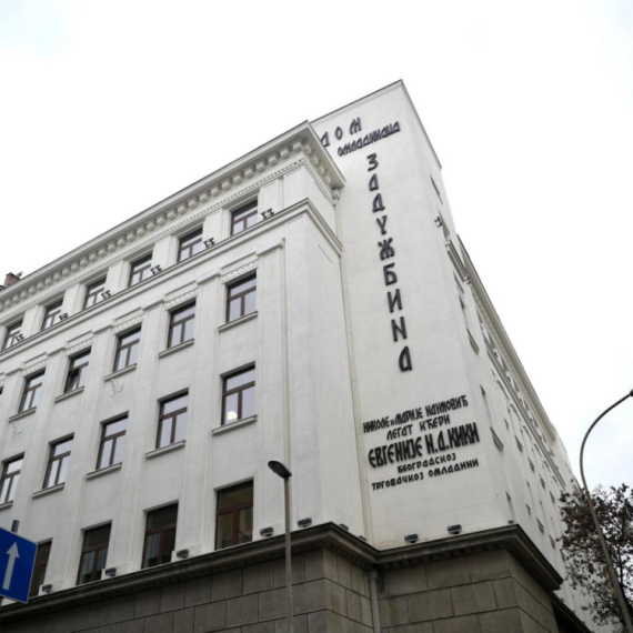 Učenici Trgovačke škole u Hilandarskoj ulici od danas ponovo u svojim klupama FOTO