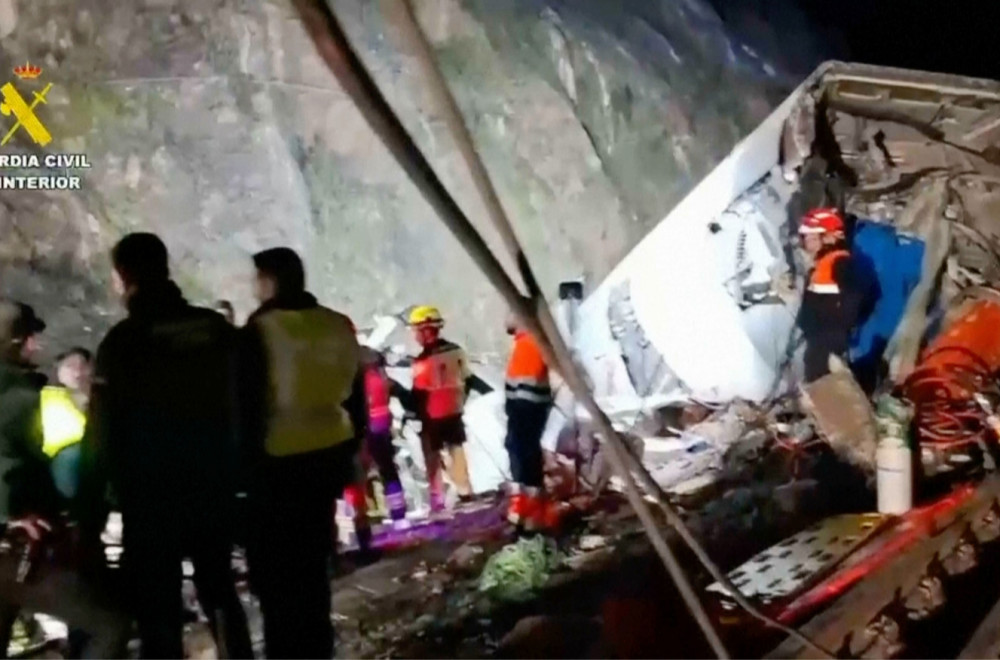 Minister on accident in Spain: Track renovated, €700 million invested; No talk of corruption or "bloody hands"
