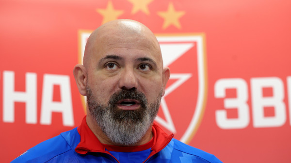 Stankovićeva poruka onima koji bi u startnih 11: "Fudbal se igra u dva pravca"