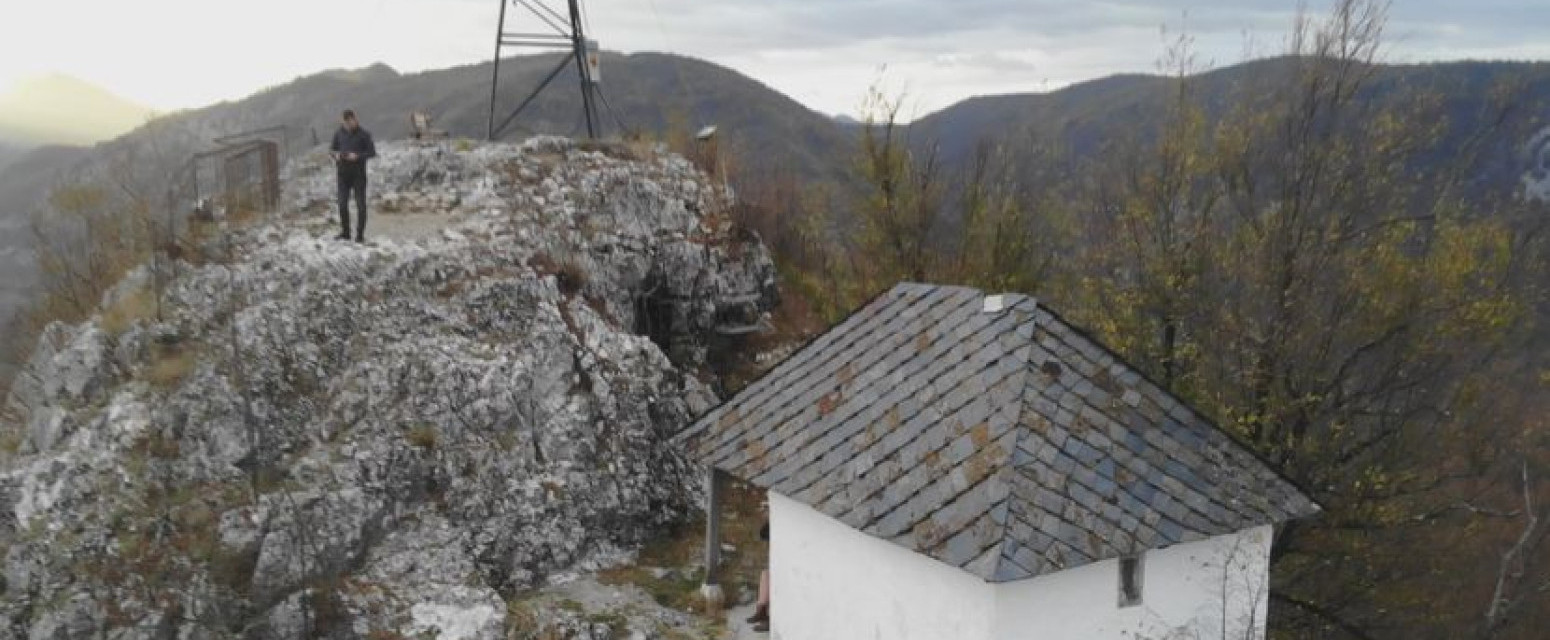 Ovo je najmanja crkva u Srbiji ali je velika svetinja: Mogu da uđu samo dva vernika u isto vreme FOTO