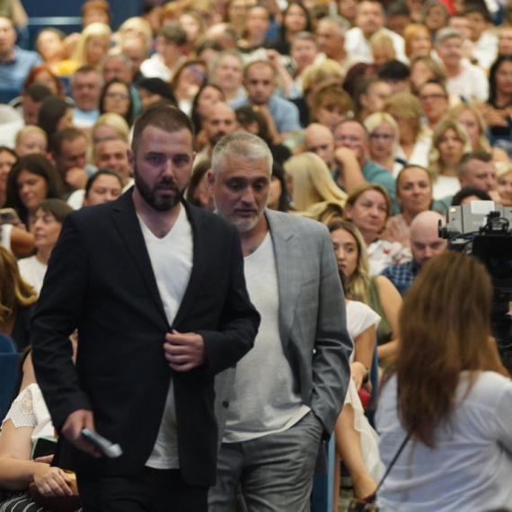 Aleksandar Kos se oglasio posle privođenja: "Bolesno je što mi se sve ovo dešava samo zbog Čede" FOTO