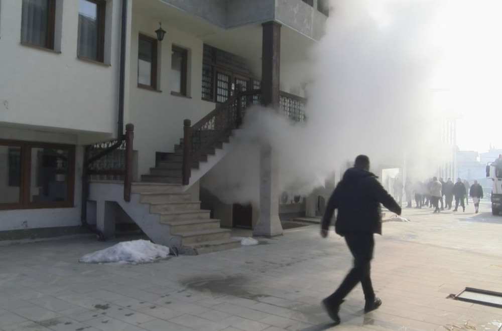 Nema mesta za paniku i senzaciju: Oglasio se efendija povodom požara u objektu Islamske zajednice FOTO